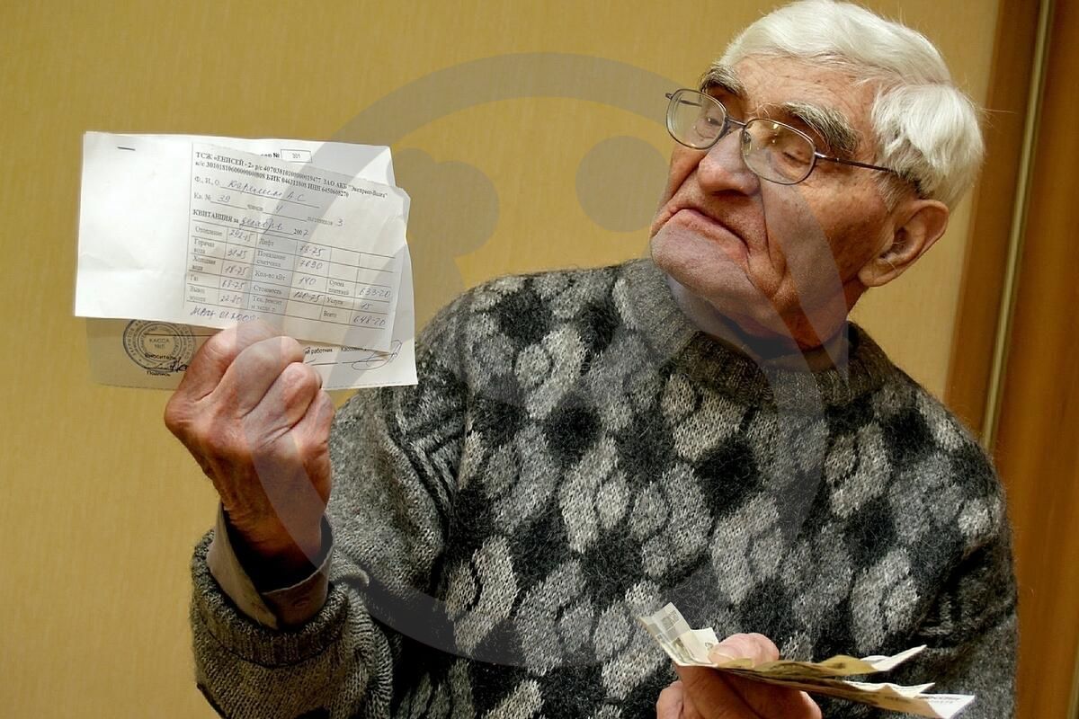 Влияние крупных сумм на счетах пожилых россиян на социальные льготы.