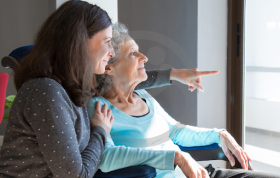 Слышать, а не слушать: как общаться с пожилыми людьми