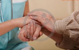 Оценка потребности в медицинском персонале в домах престарелых.