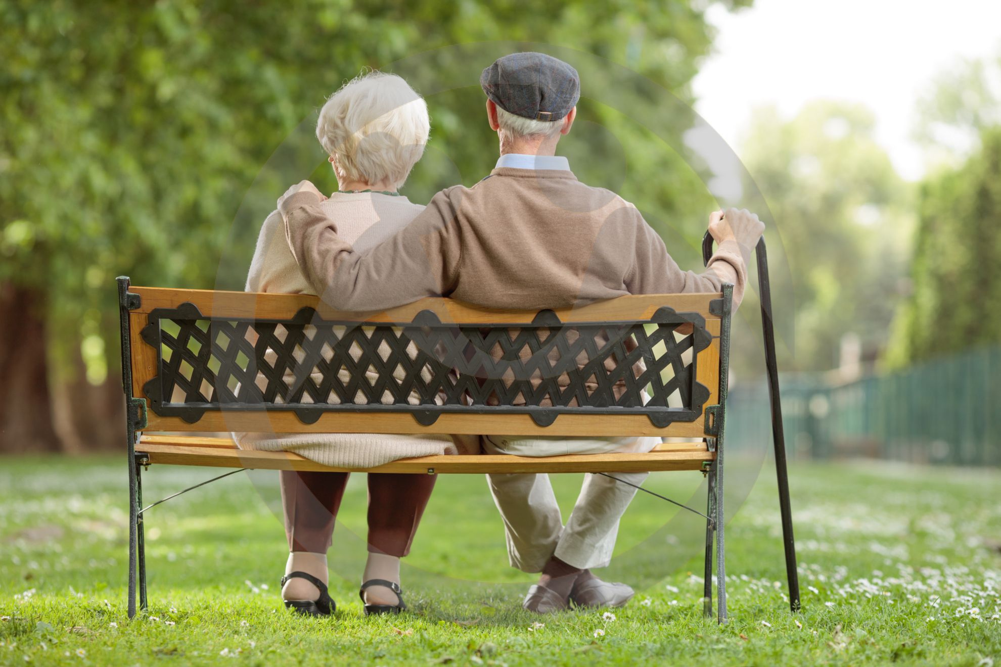 В поисках старых друзей: как помочь пенсионерам восстановить утерянные связи