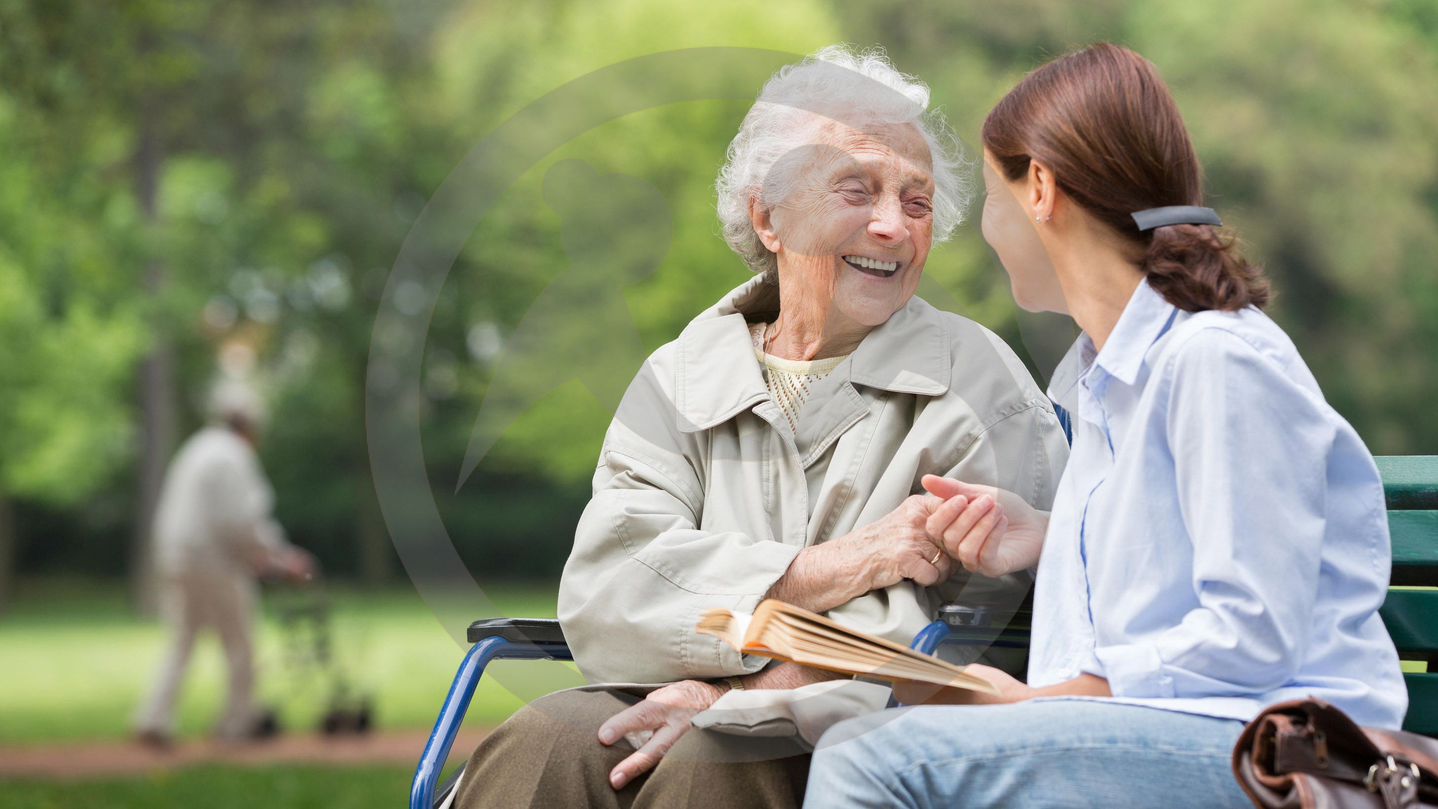 Старость — для избранных: как помочь одиноким дедушкам и бабушкам?