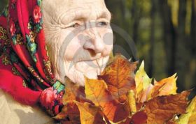 Какие вещи купить пожилым людям на осень?